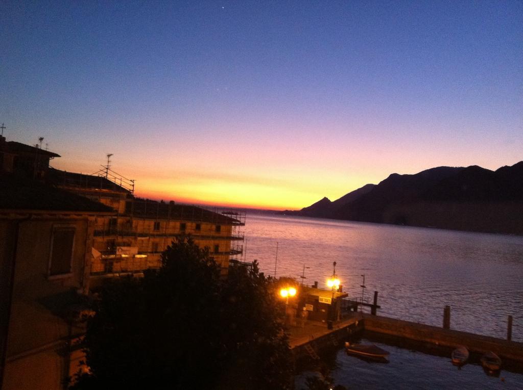 Charmante Apartament Lake Front Malcesine Pokoj fotografie